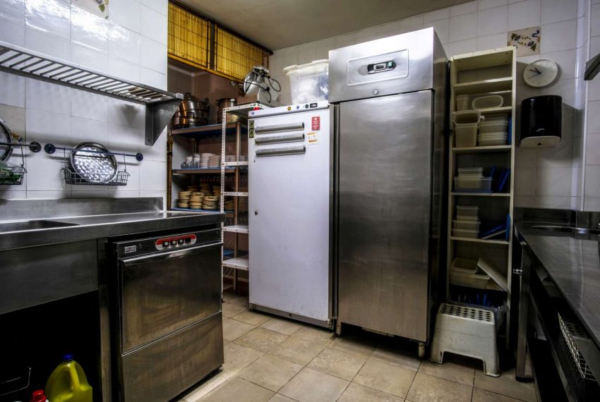 11 kitchen oven-fridge-freezer